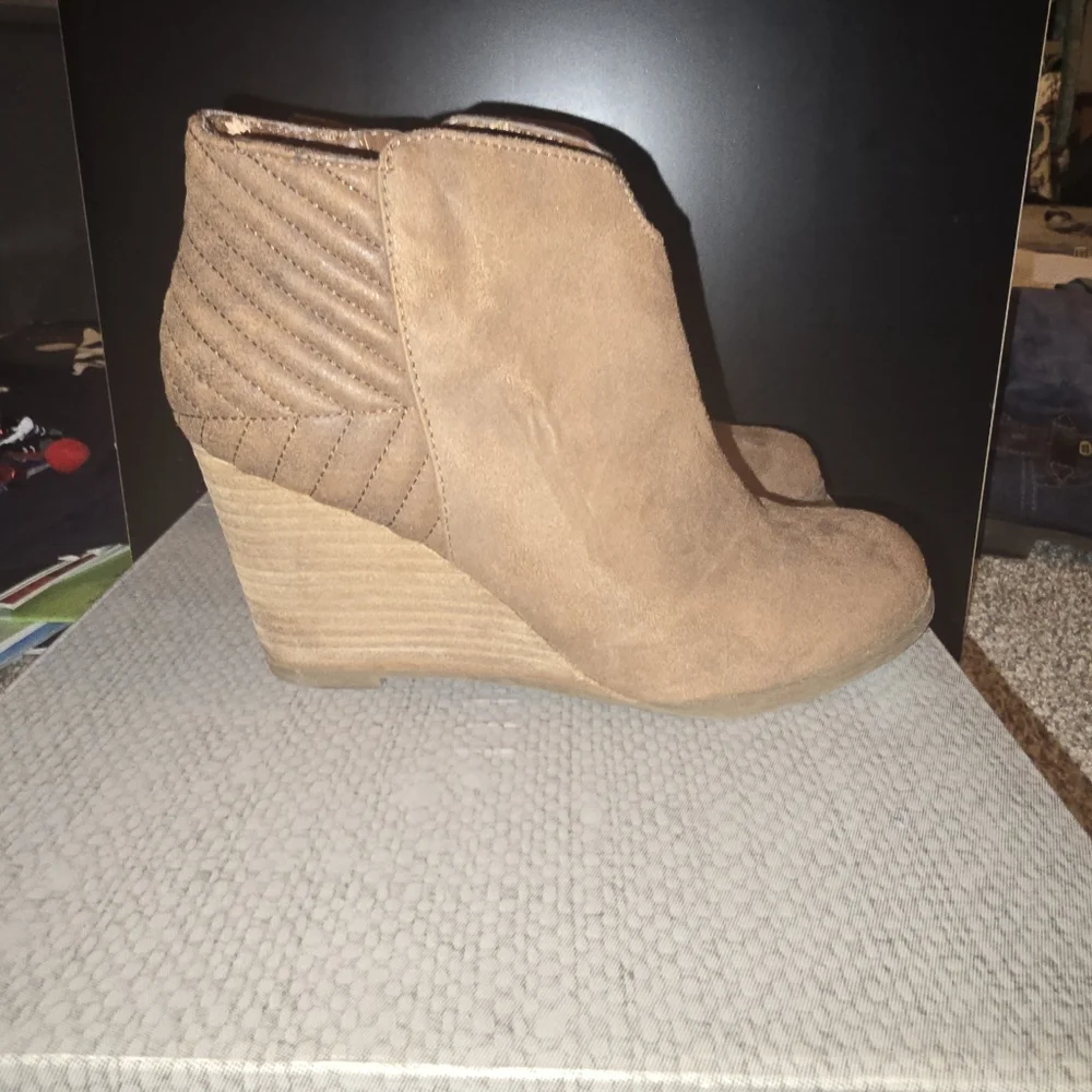 Carlos Wedge Bootie Size 7